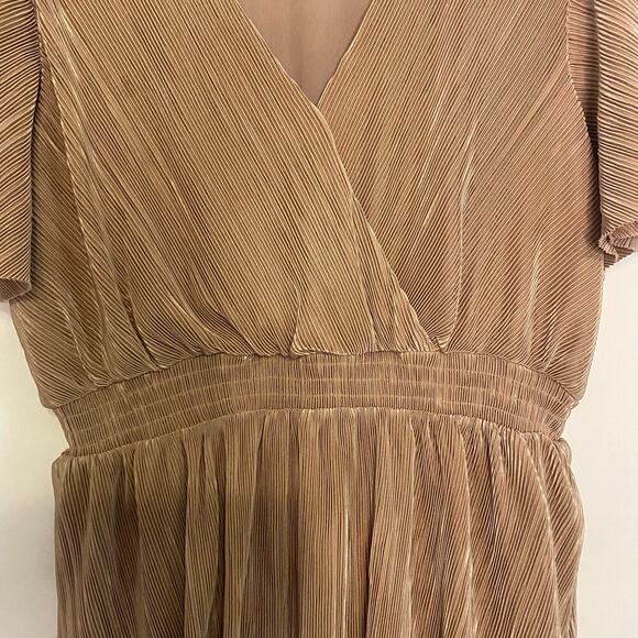 Skies Are Blue Champagne Short Sleeve Tiered Flowy MIDI Dress Size Medium - Picture 8 of 15